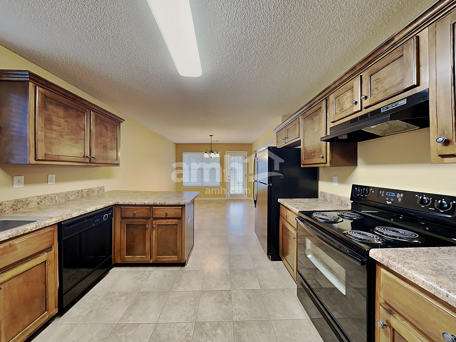 5 bed, 3.0 bath, 2600 sqft, $2,595 — Photo 3