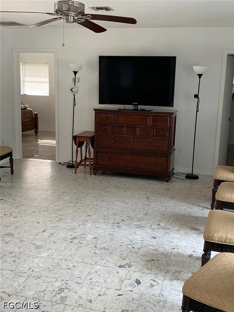 3 bed, 1.0 bath, 1372 sqft, $2,999 — Photo 1