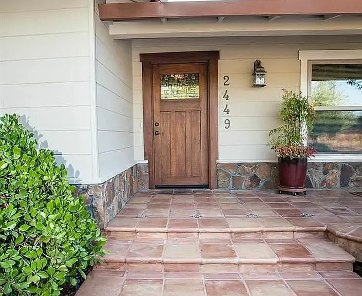 2449 Casa Way — Photo 9