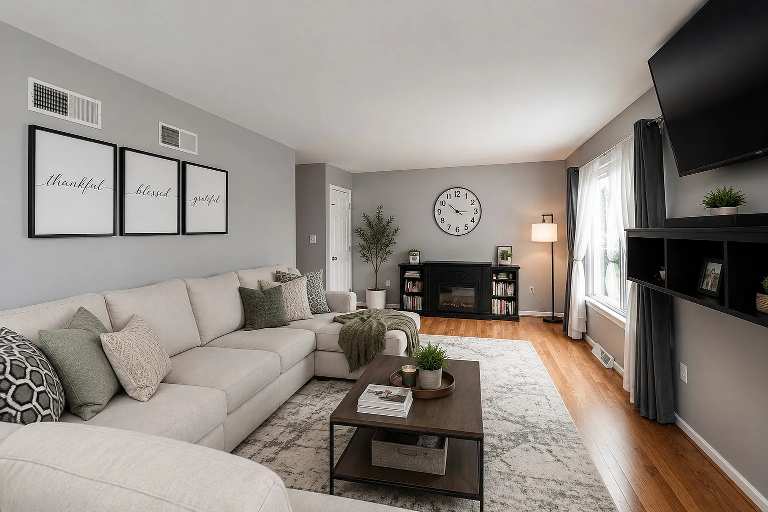 3 bed, 1900 sqft, $2,650 — Photo 1