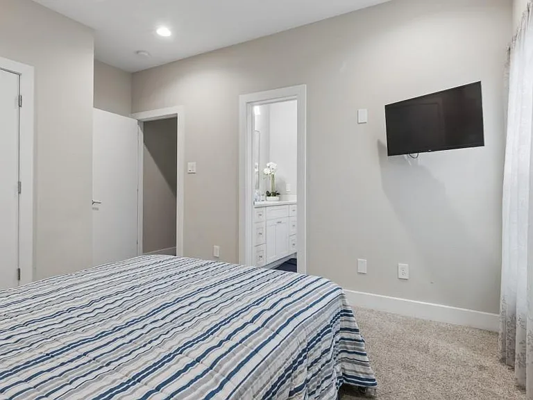 5904 Gardendale Dr #E — Photo 24