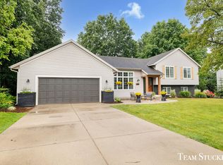 5256 Surf Dr NE, Rockford, MI 49341