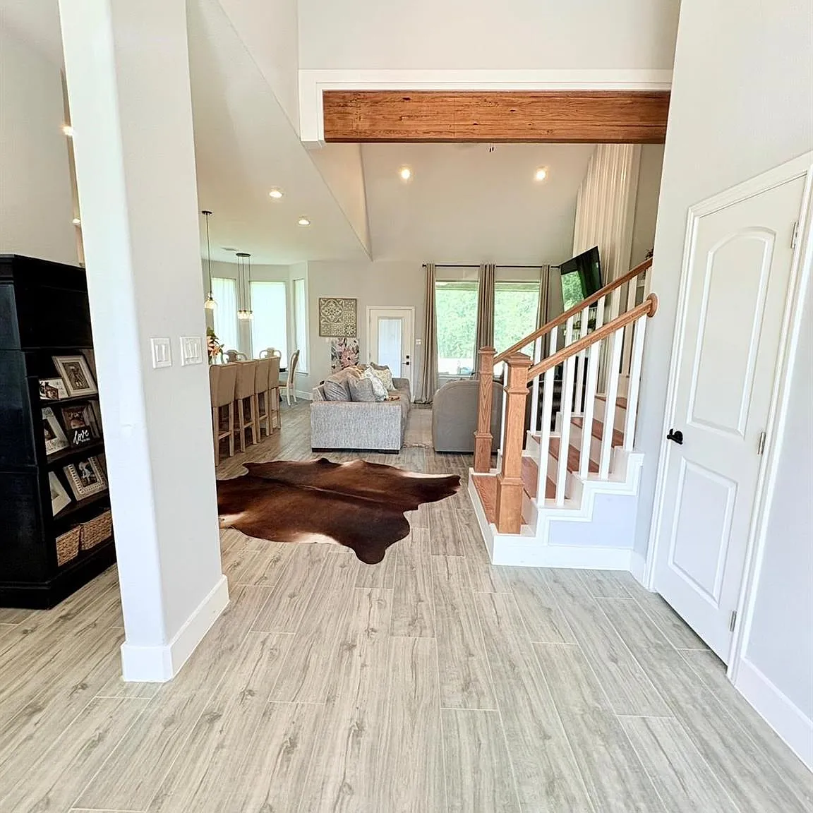 3 bed, 3.0 bath, 3292 sqft, $2,950 — Photo 2