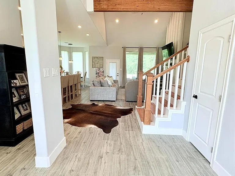 55 Ruskin Dr W — Photo 2