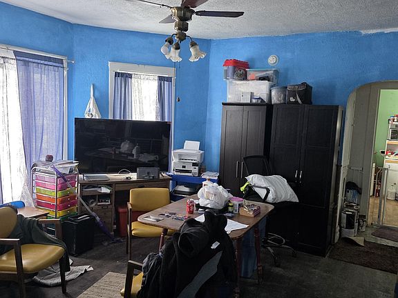 5th image of 301 E Spring St