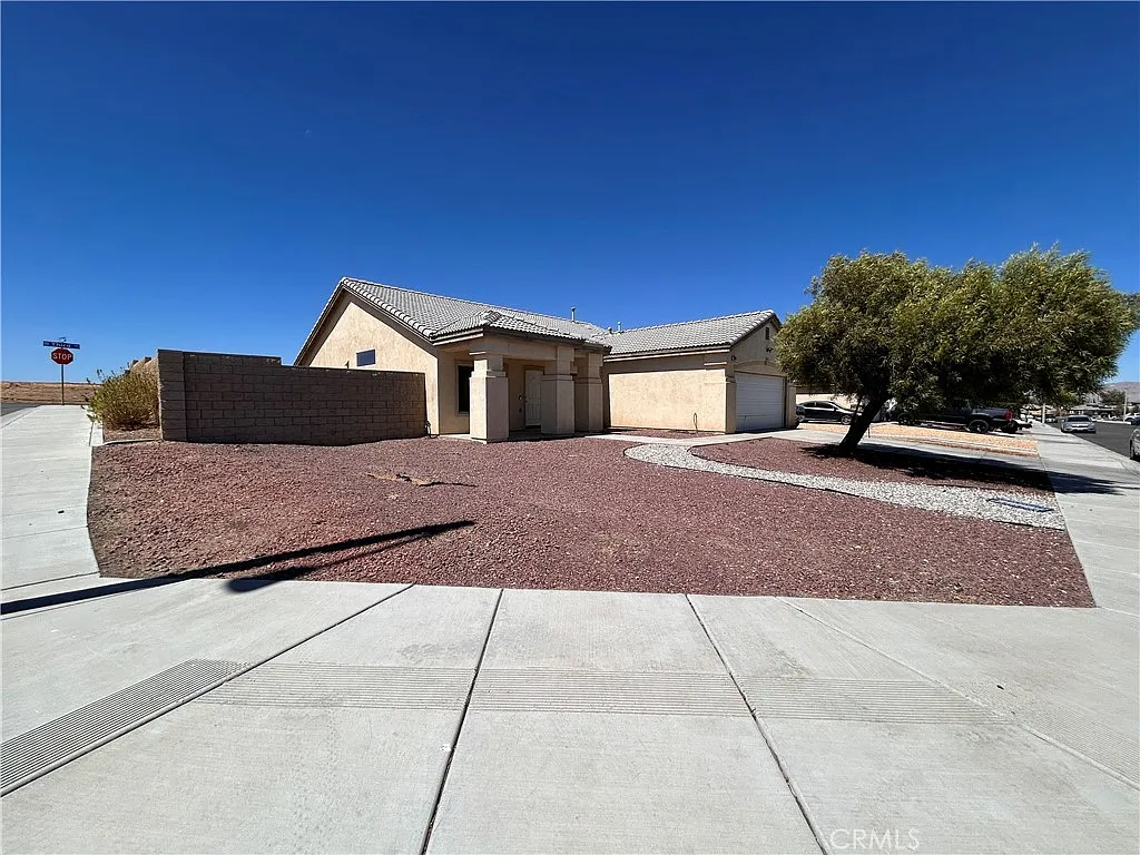 4 bed, 1863 sqft, $2,900 — Photo 1