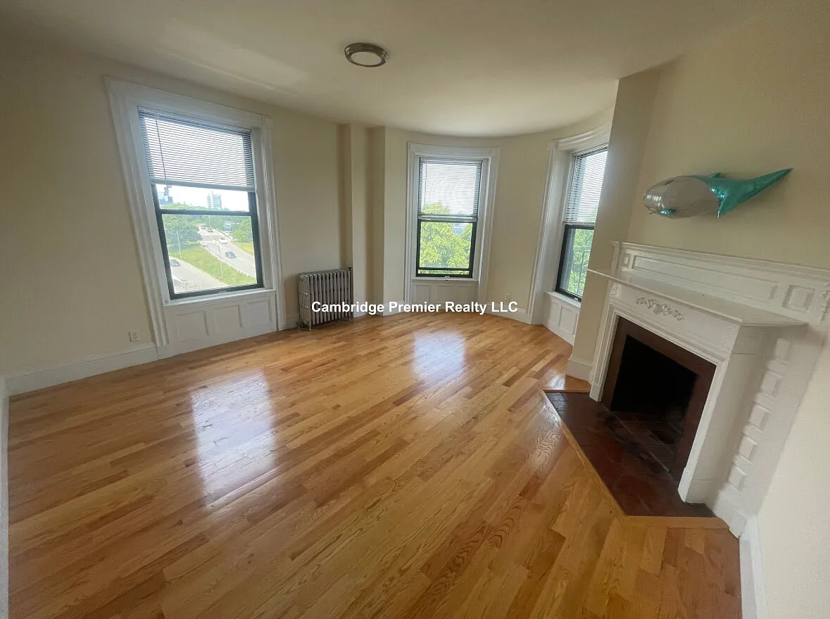 2 bed, $3,300 — Photo 2