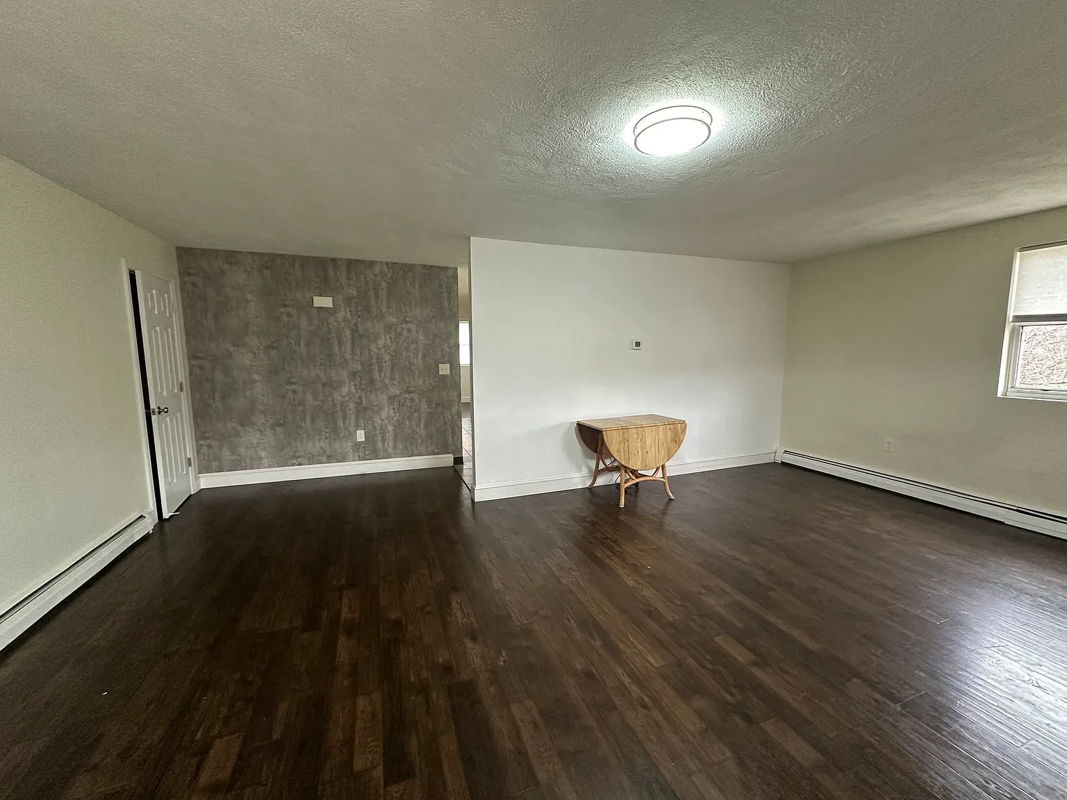 3 bed, 1.0 bath, 1200 sqft, $2,225 — Photo 2