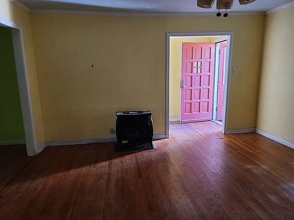 3rd image of 1910 N Parkway St