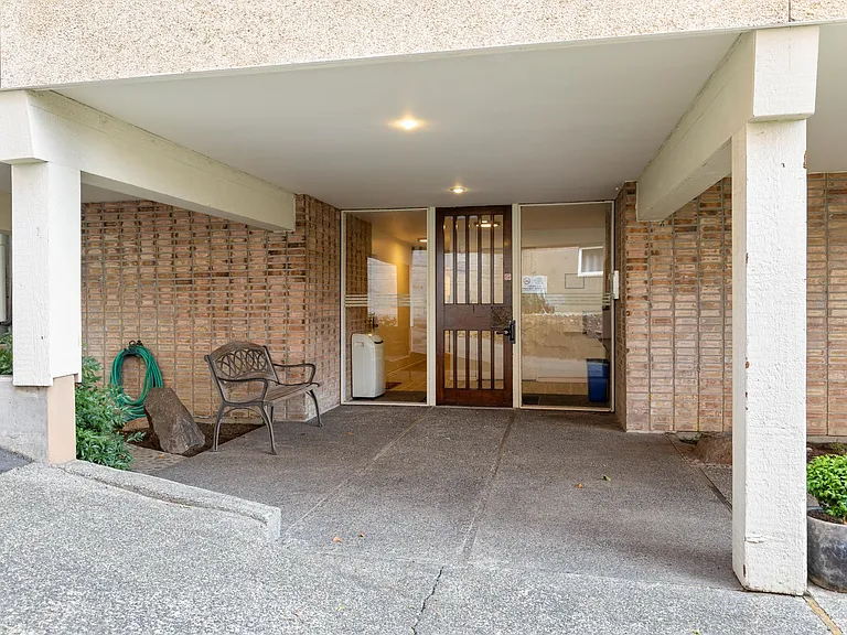 Seasons Apartments — Photo 20
