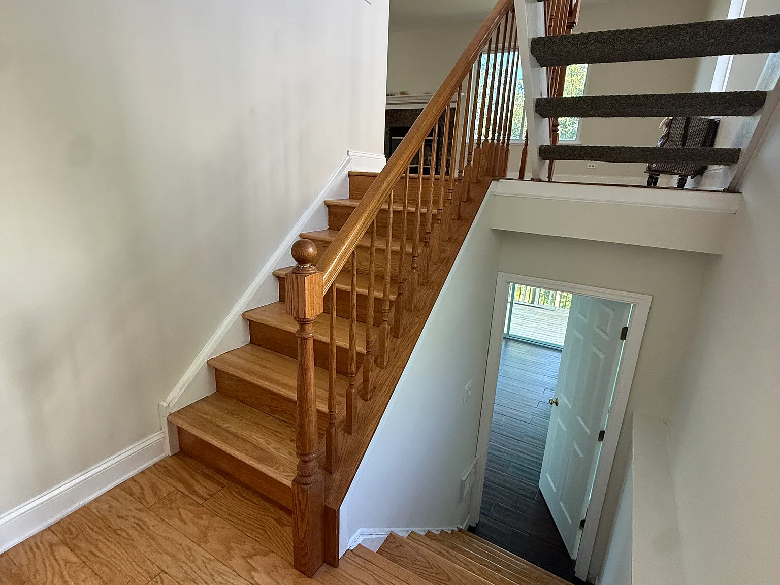 334 Stevens Ct — Photo 2