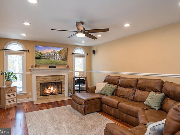 3rd image of 47 Hoovler Ln