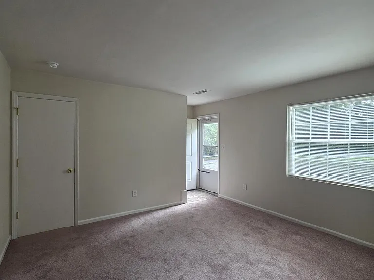 202 Marlou St — Photo 3