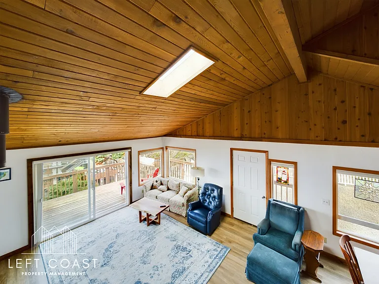 1033 NW Inlet Ave — Photo 19