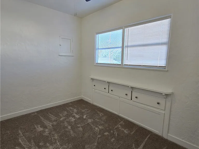 5740 California Ave — Photo 16