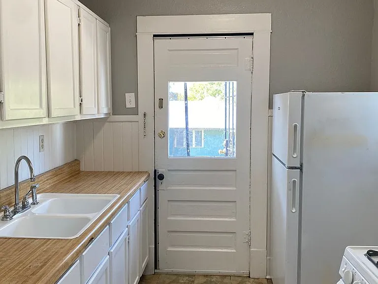 531 Cedar St — Photo 1