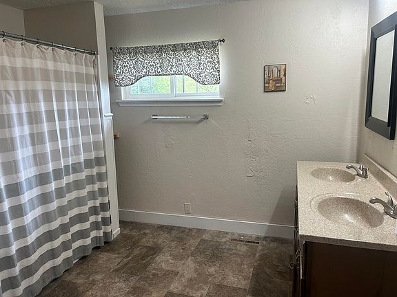 5th image of 944 Hurtt Rd