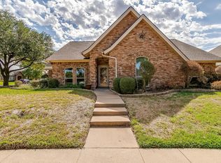 413 Springhill Dr, Hurst, TX 76054