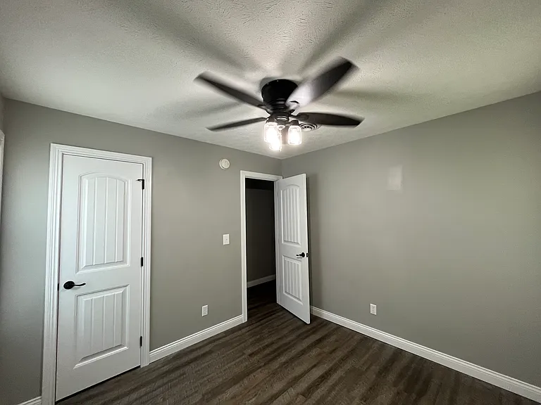 8430 N Dixie Hwy — Photo 15