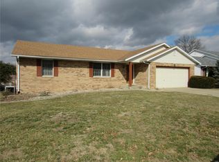 3004 Doral Dr, Godfrey, IL 62035