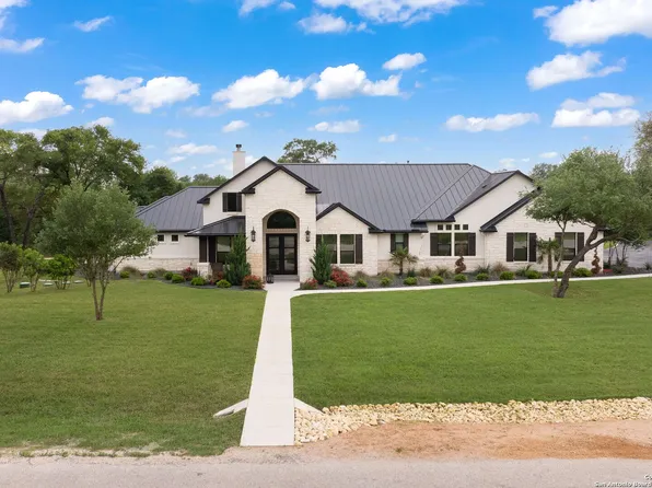 176 Trophy Ln, Poteet, TX 78065