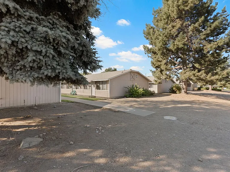 3102 E Jackson Ave — Photo 28
