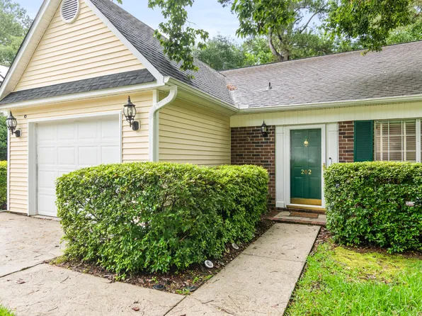 202 Chandler Dr, Ladson, SC 29456