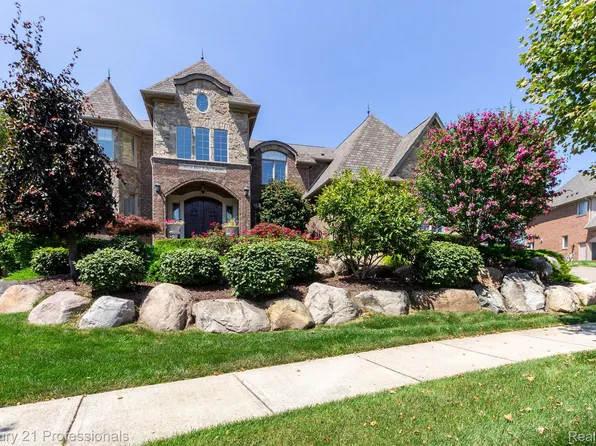 54158 Deer Rdg, Rochester, MI 48307