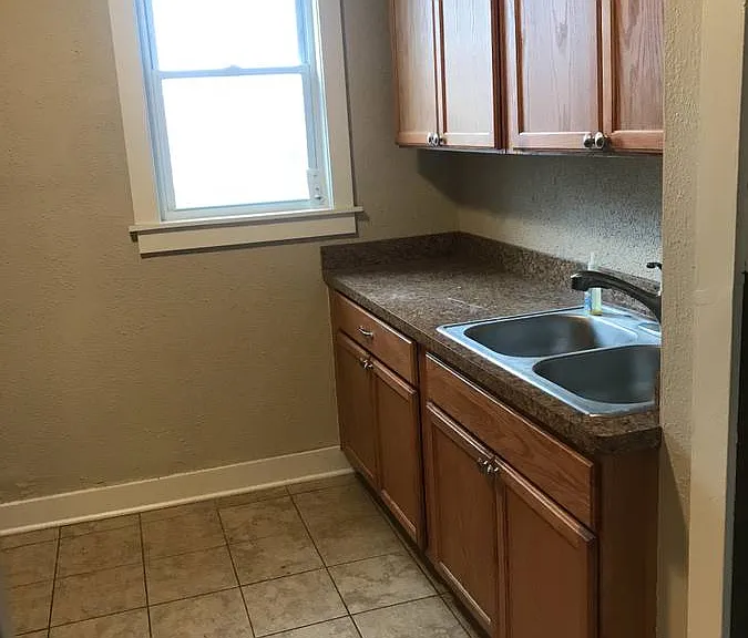1942 Seneca St #5 — Photo 5