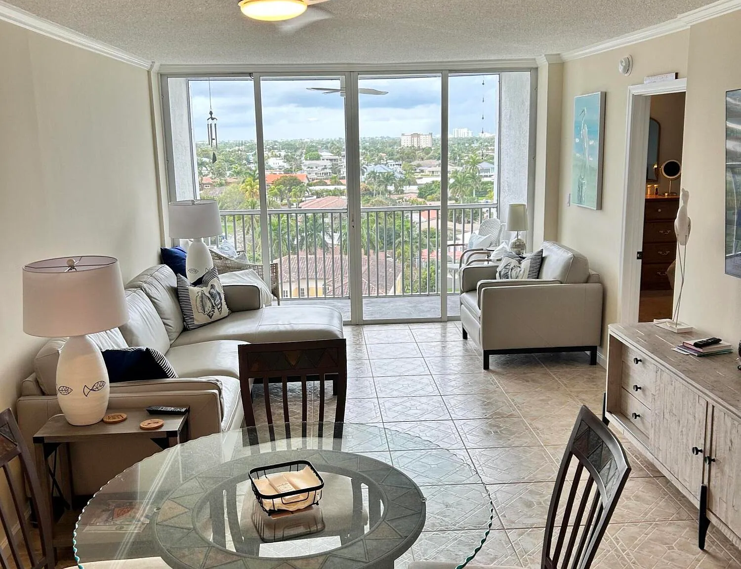 Delphi Towers Condo — Photo 3