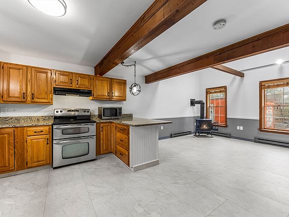 4th image of 186 Walnut St