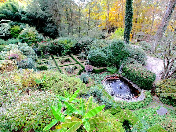 Blau Gardens are carefully maintained by the owner.