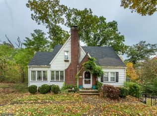 51 Overlook Rd, Livingston, NJ 07039
