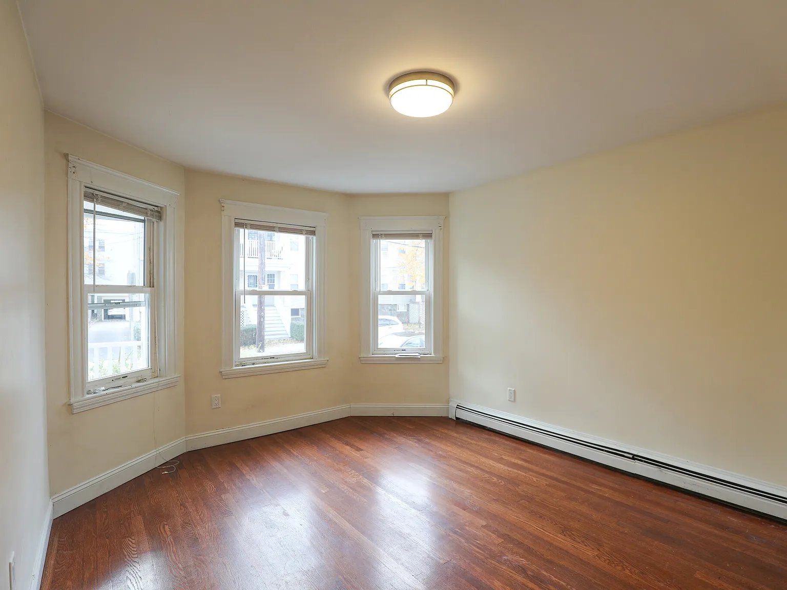 4 bed, 1.5 bath, 1400 sqft, $4,000 — Photo 4