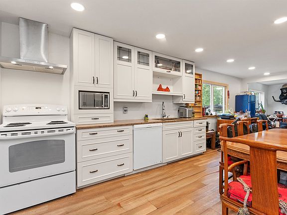 3rd image of 19452 Silver Skagit Rd