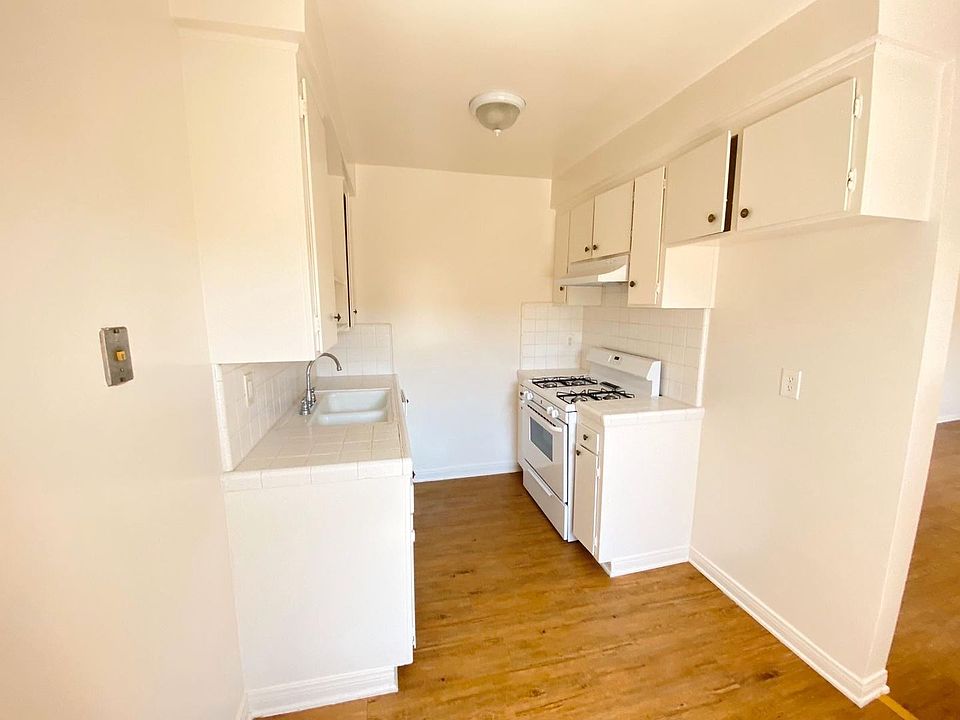 1st image of 4935 W 120th St #9