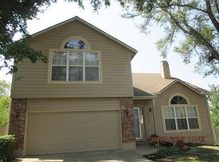 2413 SE 7th St, Lees Summit, MO 64063