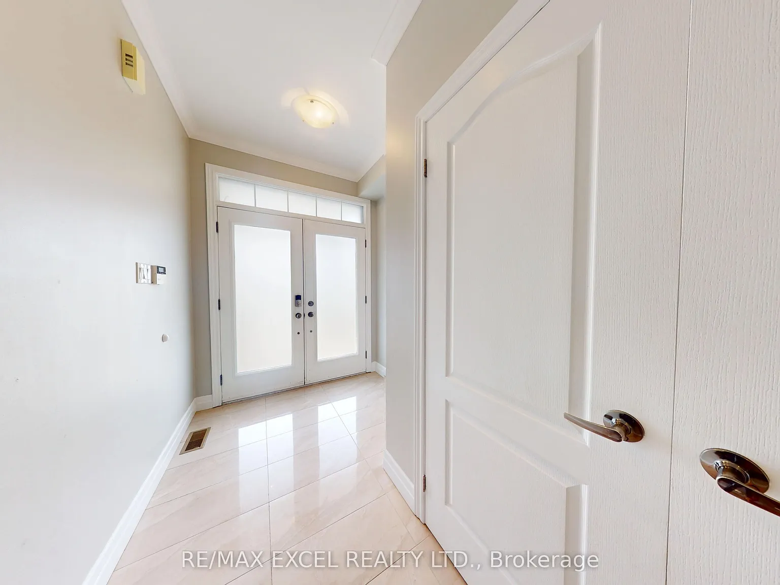 3 bed, $3,900 — Photo 2