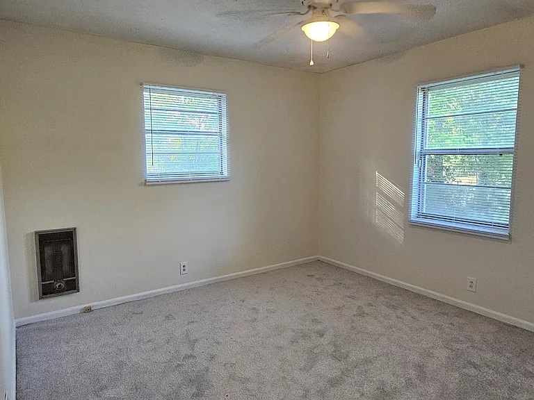 306 Mustang Dr — Photo 44