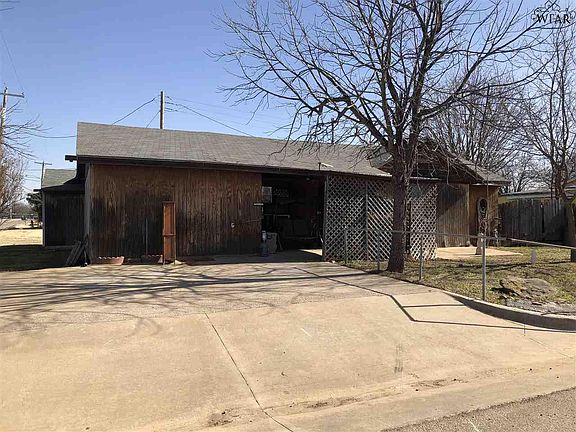 2nd image of 1035 Louise Ln