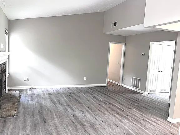 4th image of 510 Country Glen Ct