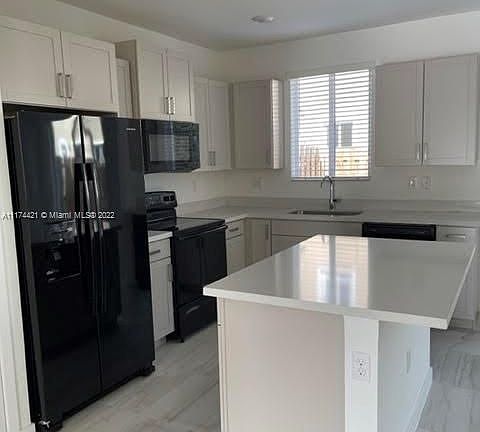 3rd image of 2441 SE 11th St #2441