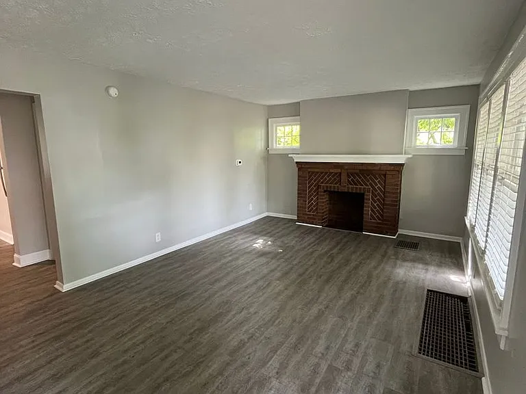 11 E Kelso Rd — Photo 5