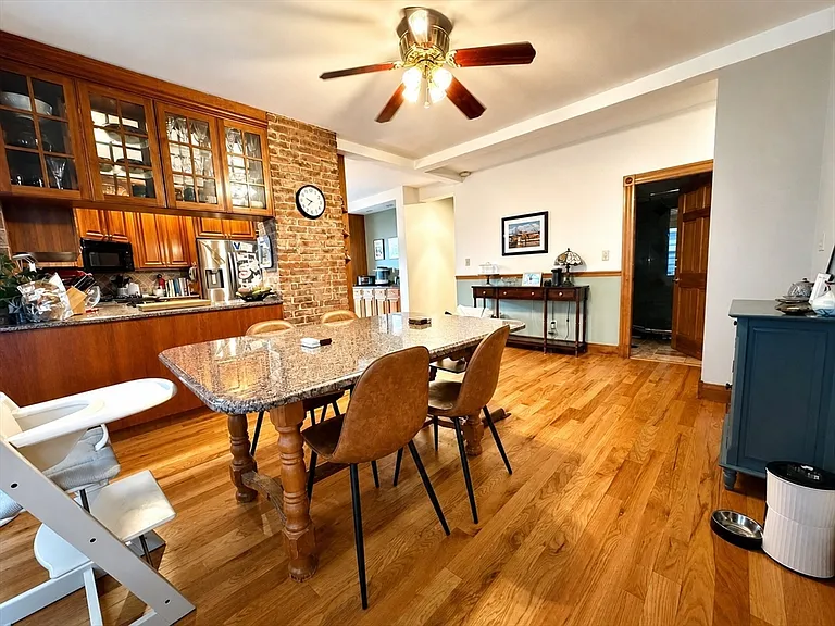 727 E 3rd St #1 — Photo 9