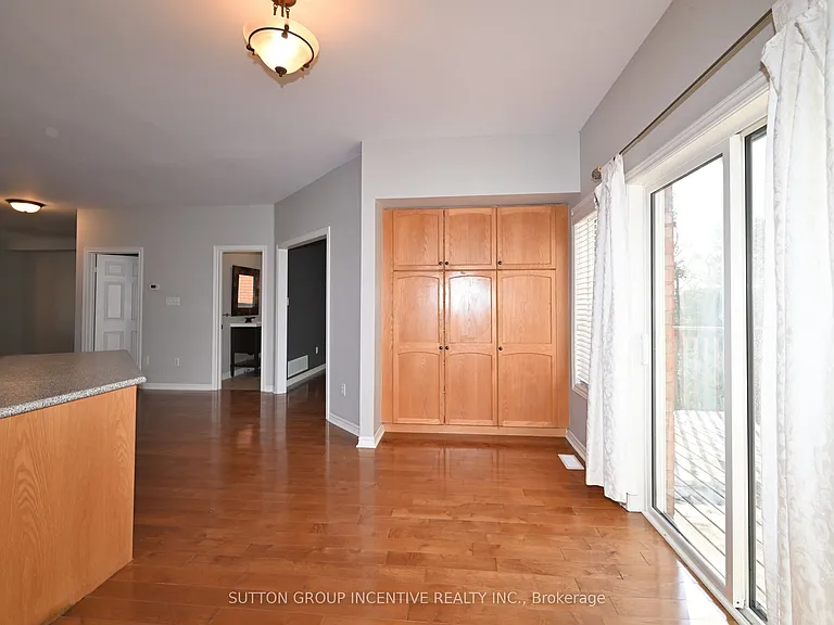 28 Silvercreek Cres #UPPER — Photo 8