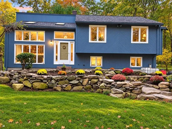 28 Hartford Pike, North Scituate, RI 02857