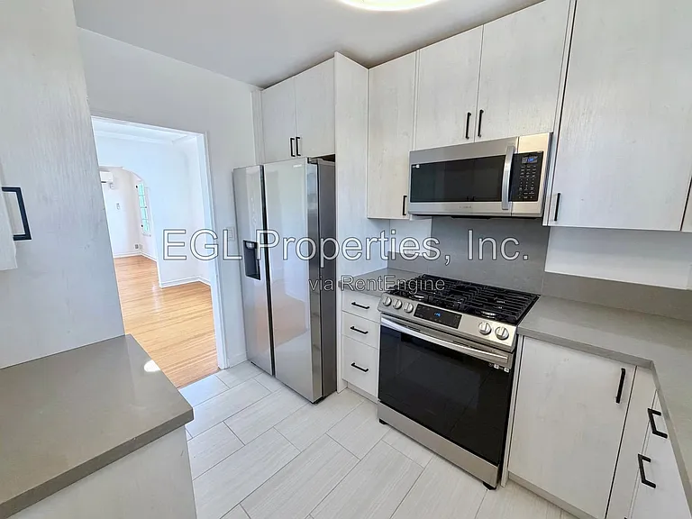 1016 1/2 S Crescent Heights Blvd — Photo 11