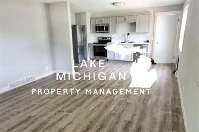 2 bed, 1.0 bath, 761 sqft, $1,595 — Photo 2