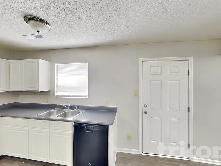 8312 Centenary Dr — Photo 4