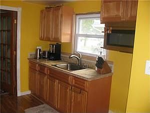 5th image of 389 Warner Ave
